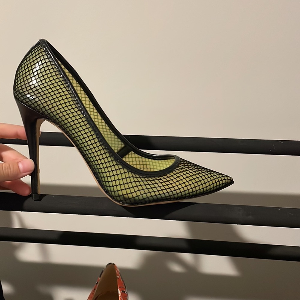 ALDO Neon stiletto with fishnet overlay - Picture 1 of 6